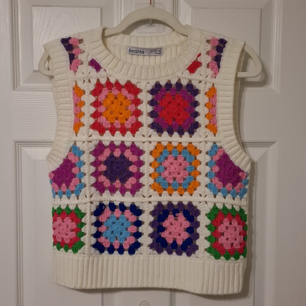 Bershka sz M, granny square sweater vest with cream background.